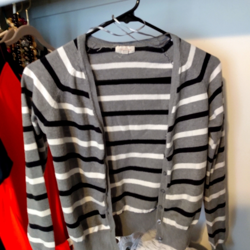 Size medium ambience gray black and white cardigan